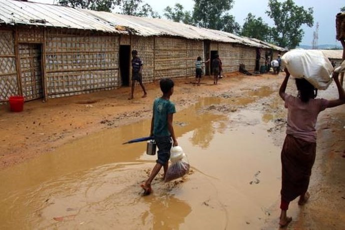Inundaciones en un campo de refugiados rohingya en Bangladesh