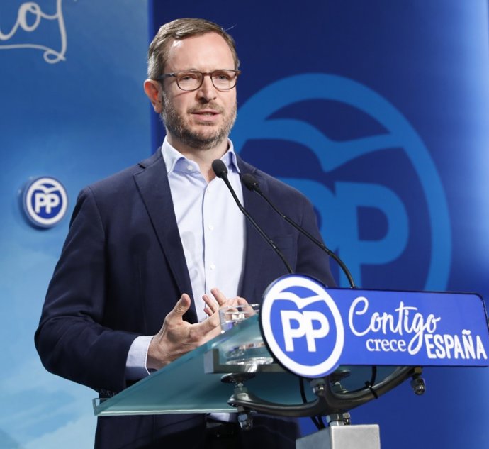Roda de premsa del sotssecretari de Política Social del PP, Javier Maroto