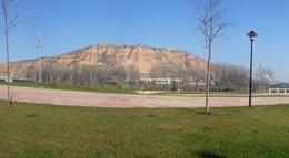 Monte Cantabria Desde El Parque De La Ribera