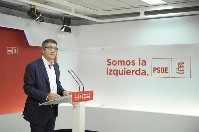 Rueda de prensa de Patxi López en la sede del PSOE