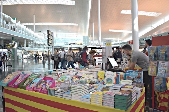 El Aeropuerto de Barcelona instala tres puntos de venta de libros