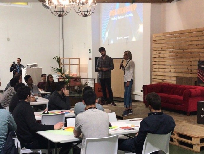 Un total de 30 joves participen a la hackató Seat DisrUP