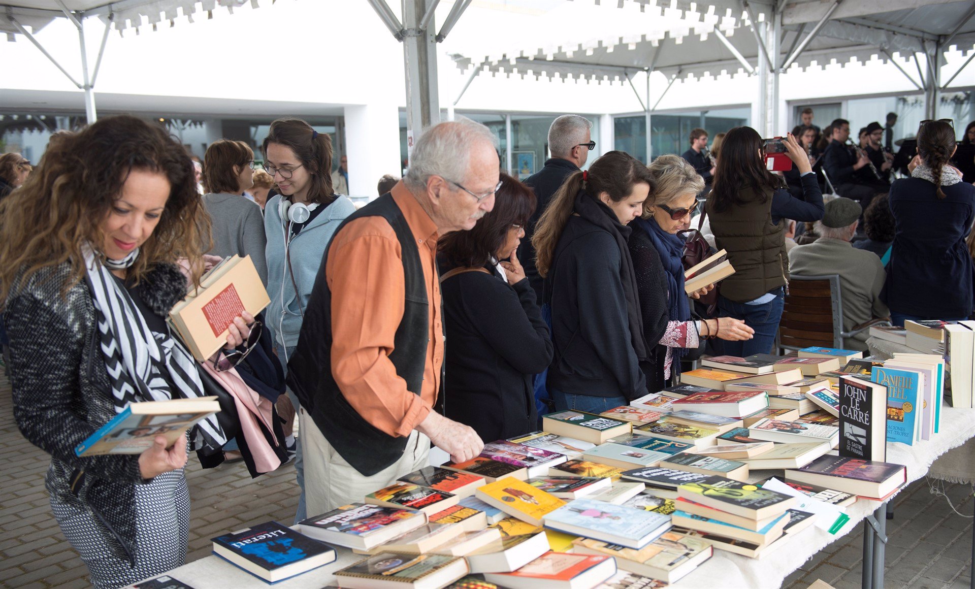 Baleares, con un gasto medio de 131 euros por familia, es una de las CCAA que más invierte en la compra de libros