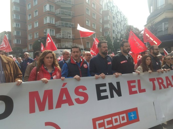 El líder de CCOO, José Manuel Zapico, xunto al d'UXT, Javier Fernández Lanero.