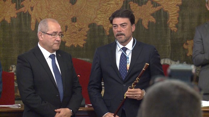 Luis Barcala toma posesión como nuevo alcalde de la ciudad de Alicante