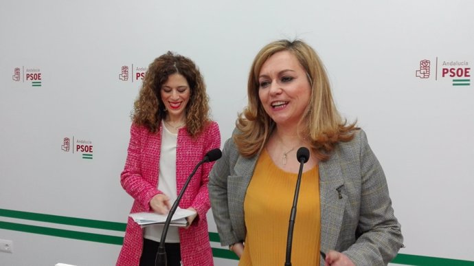 María Jesús Serrano (en primer plano) en la sede del PSOE de Córdoba
