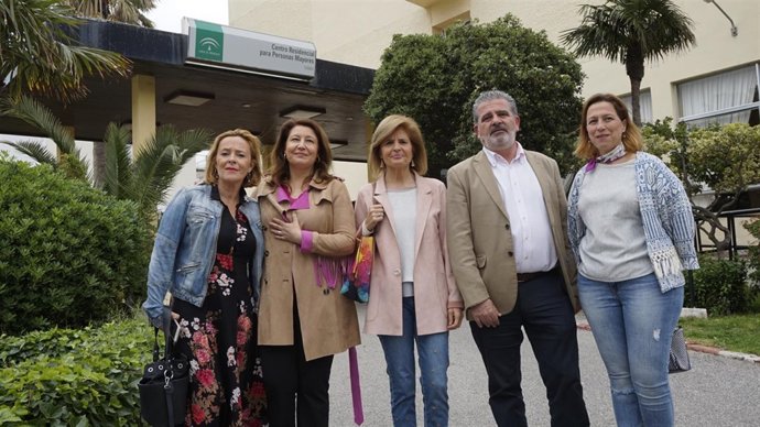 El PP visita residencia de Estepona                              
