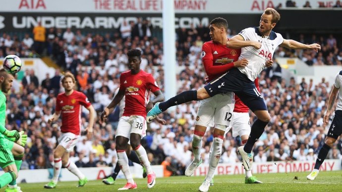 Kane remata en el Manchester United - Tottenham