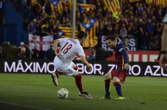 Partido de fútbol entre el Sevilla y el Barcelona