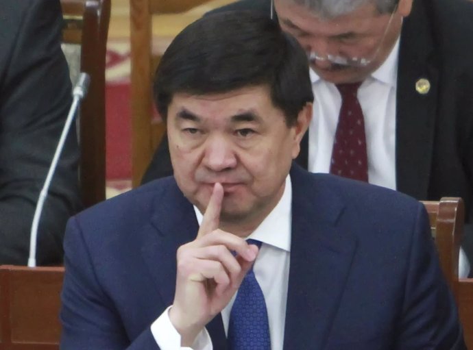 El primer ministro de Kirguistán Mukhammedkaliy Abylgaziyev 