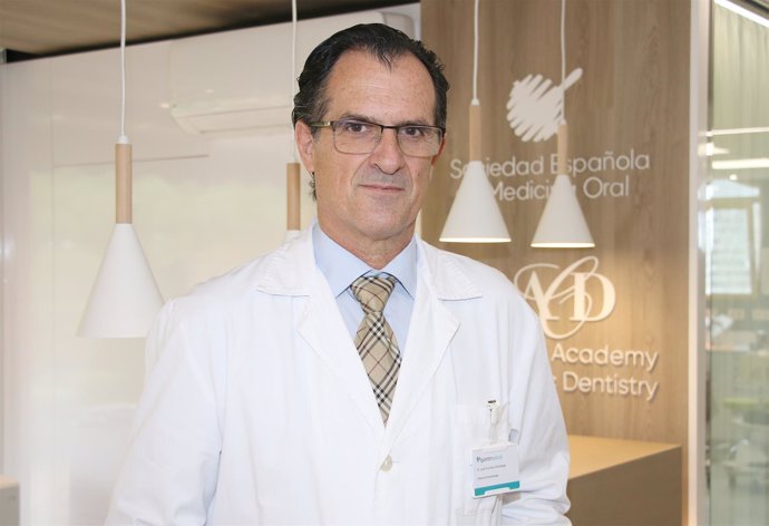 José Cruz Ruiz, Jefe de Odontología en un hospital y presidente de SEOENE 