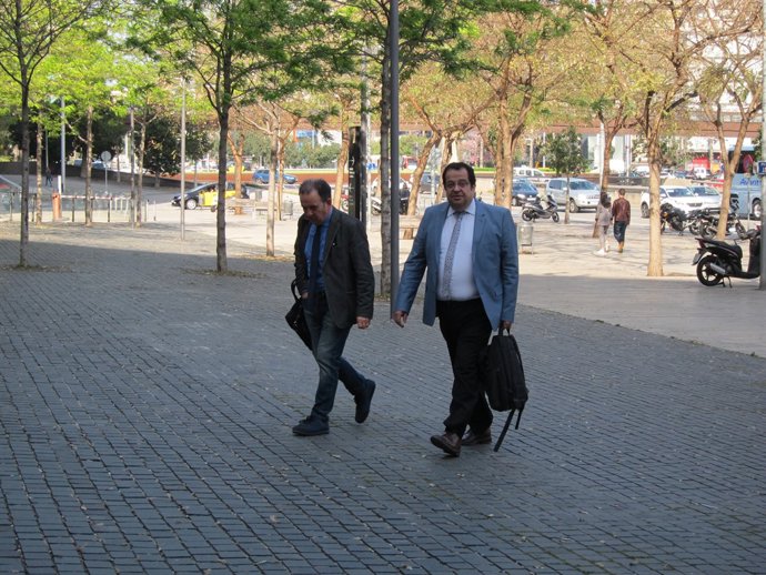 Excoordinador de l'Pacte pel Referèndum Joan Ignasi Elena i un advocat