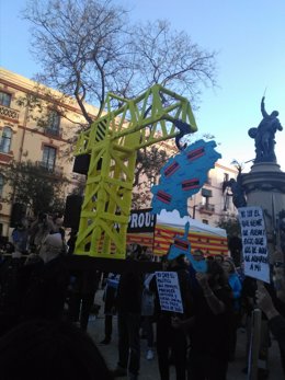 Concentración de la plataforma PROU!!! por una Ibiza "digna y sostenible"