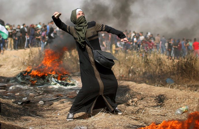 Palestinos protestan en la frontera entre Gaza e Israel