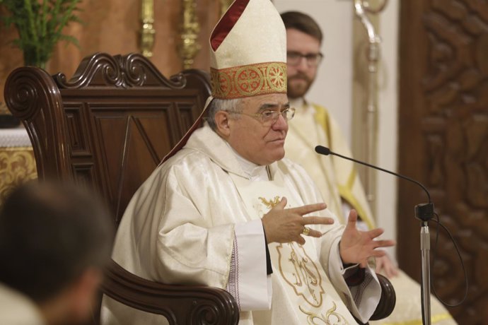 El obispo de Córdoba, Demetrio Fernández durante una misa en la Catedral