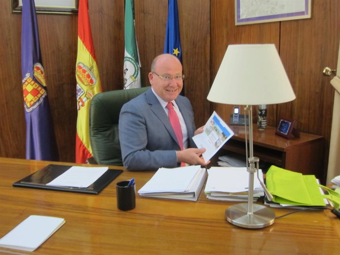 Javier Márquez , alcalde de Jaén                