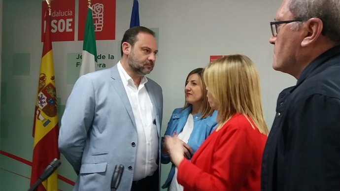 José Luis Ábalos con la secretaria del PSOE de Cádiz y la alcaldesa de Jerez
