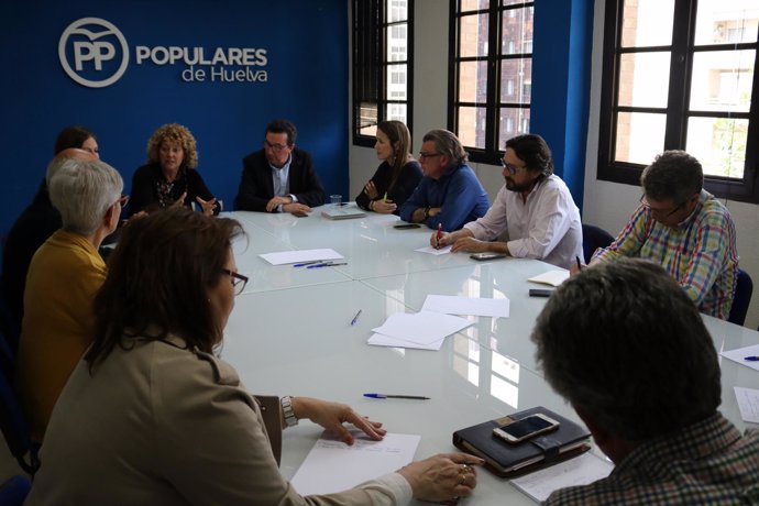 Pilar Marín se reúne con miembros del PP de Huelva