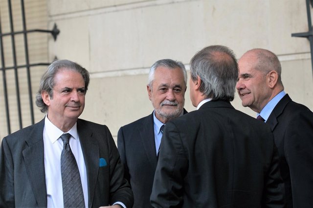 Griñán y Chaves, antes de una sesión del juicio de los ERE