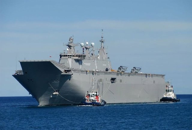 Portaeronaves Juan Carlos I y la fragata Numancia