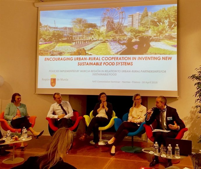 CARM expone en Europa su plan de consumo de frutas y hortalizas en las escuelas