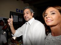 Abdo Benítez y Alegre, grandes candidatos a la victoria, votan en las elecciones de Paraguay