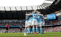 El City comienza su reinando goleando y el Arsenal arrasa en los últimos minutos al West Ham