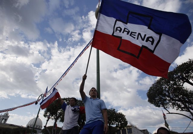 Partidarios de la Alianza Republicana Nacionalista (ARENA) salvadoreña.