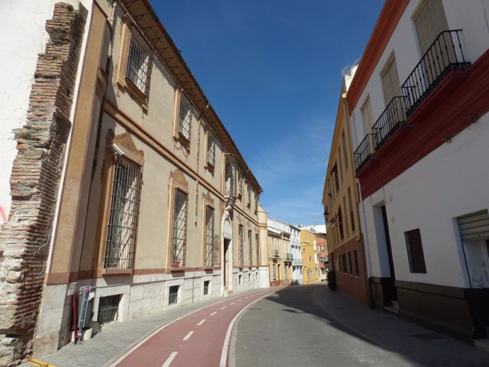 Fachada del centro cultural provincial MVA por calle Parras, Málaga rehabilitaci