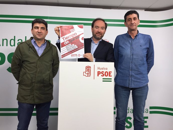 El secretario de Organización del PSOE de Huelva, José Fernández, con sindicatos