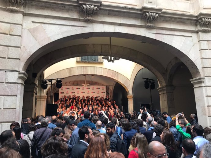 Día de Sant Jordi en el Palau de la Virreina con escritores, en Barcelona