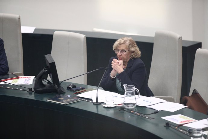 La alcaldesa de Madrid, Manuela Carmena, durante un pleno