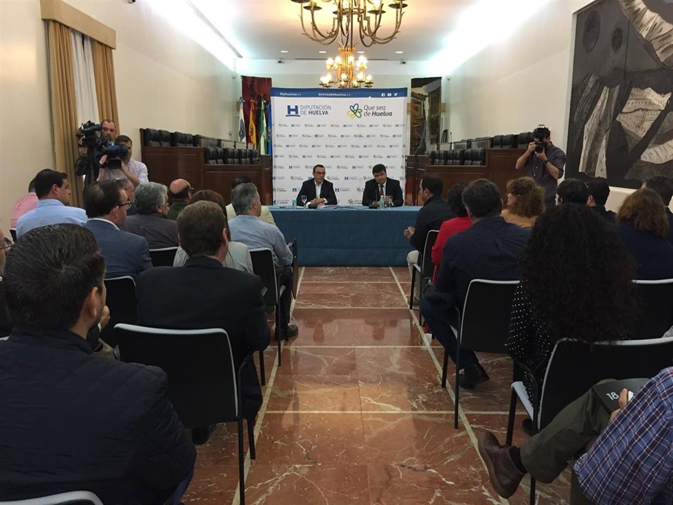 El presidente de la Diputación de Huelva, Ignacio Caraballo, y alcalde de Huelva