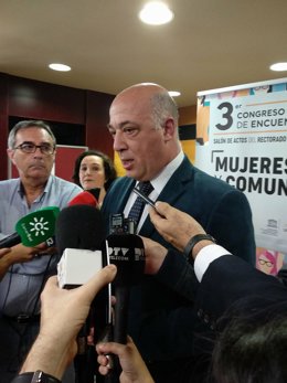 Antonio Ruiz atiende a los periodistas