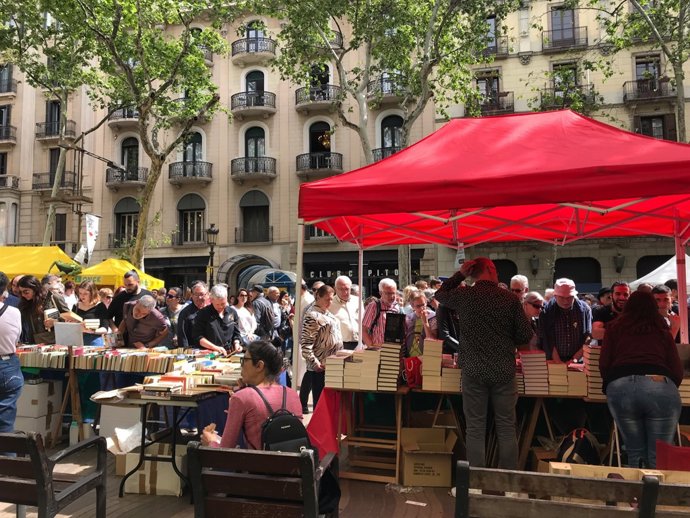 Sant Jordi en la Rambla de Barcelona