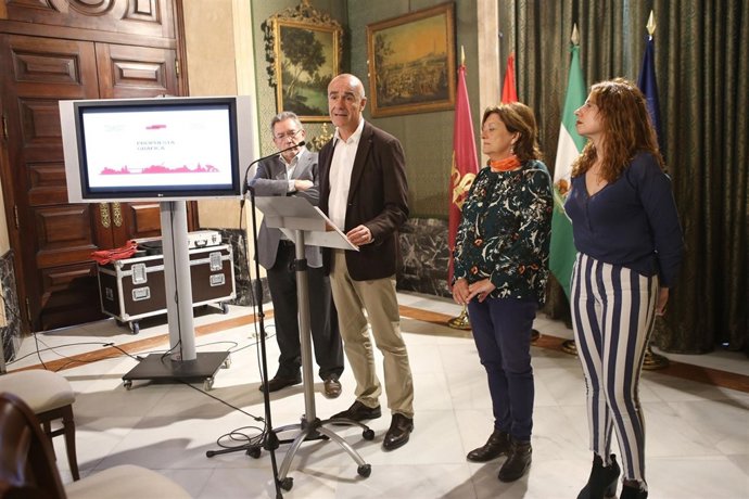 Antonio Muñoz presenta el nuevo modelo publicitario para el centro de Sevilla