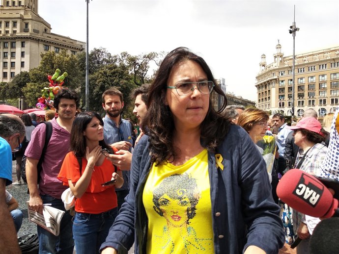 Representant d'Associació Catalana pels Drets Civils i dona de Raül Romeva