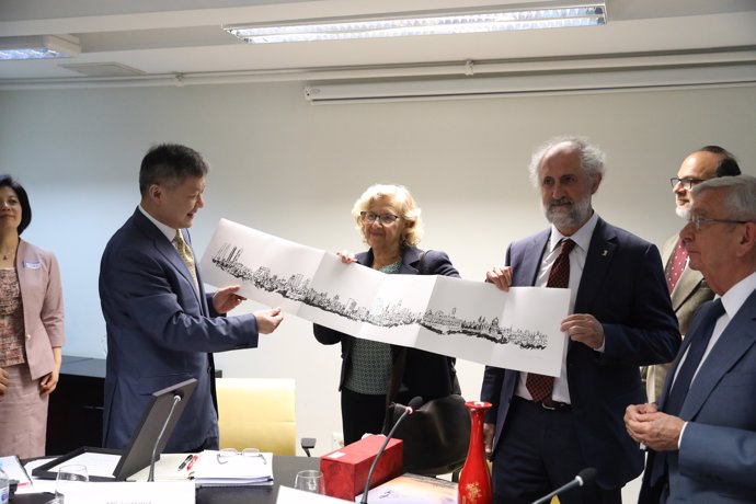 Los ayuntamientos de Madrid y Chongquin firman un memorando de colaboración