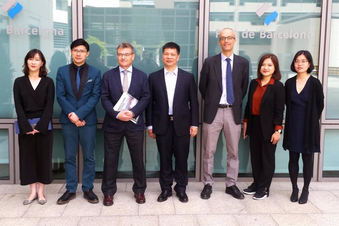Una delegación de los puertos de Ningbo y Zhoushan (China)