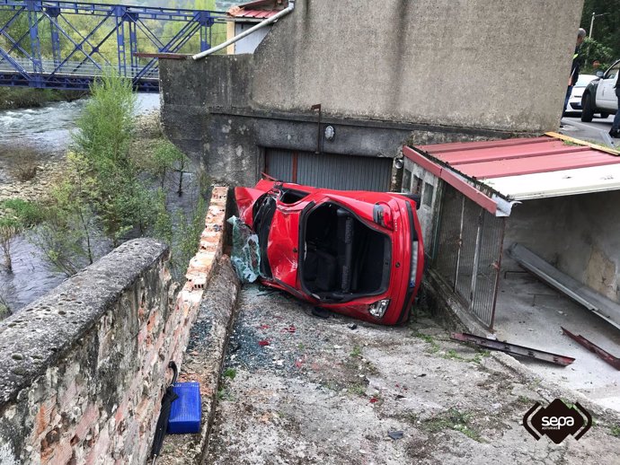 Accidente de tráfico en San Martín del Rey Aurelio