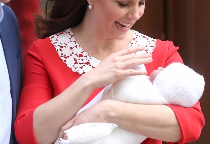 Kate Middleton nombre de su tercer hijo sale del hospital