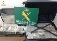 Detenido en el Aeropuerto de Sevilla por transportar 25,5 kilos de hachís ocultos en su equipaje
