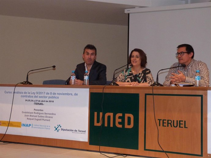 Inauguración en Teruel de un curso sobre la nueva ley de contratos