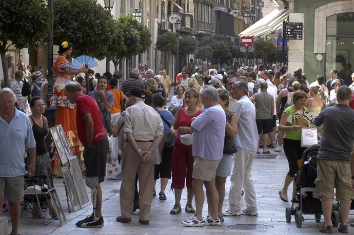 Turistas en Palma de Mallorca, foto de archivo