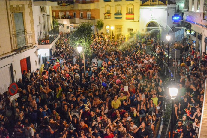 Cientos de personas participan en la Carrera del Agua de Lanjarón