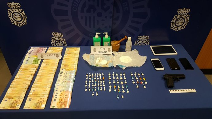 Droga intervenida por la policía.