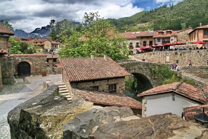 Potes. Liébana. Comarca lebaniega. Pueblo. Población. Casas. Rural. Cantabria.