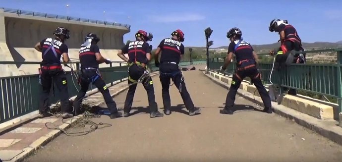 Bomberos en simulacro