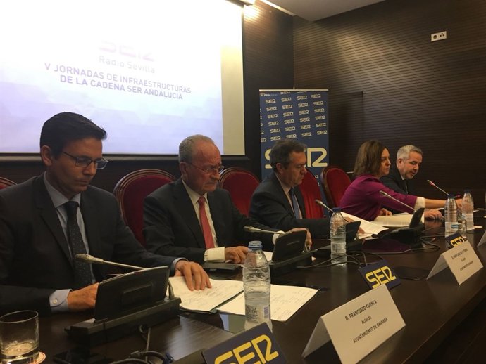 De la  Torre en unas jornadas 