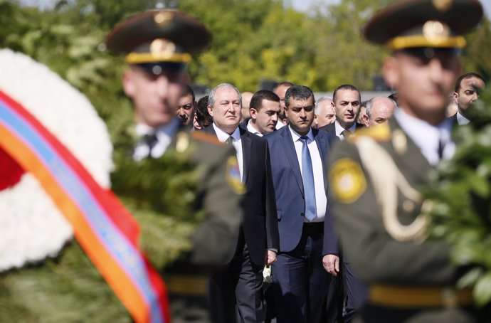 El presidente de Armenia, Armen Sargsyan, en el memorial del genocidio